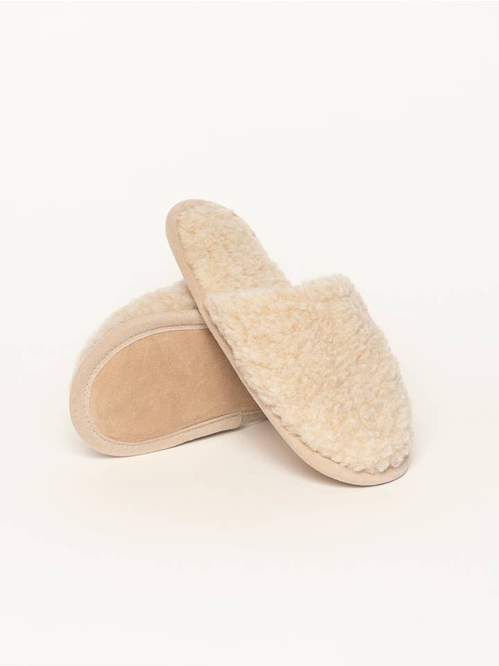 Lockenwolle Hausschuh in Beige for wholesale on Faire4
