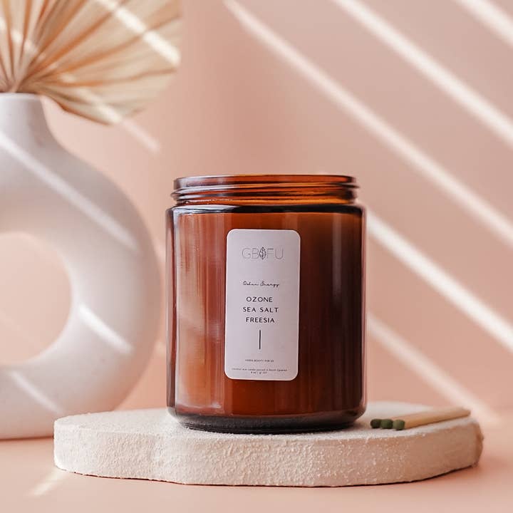 Freesia + Zeezout Kaars voor wholesale door Green Beauty For Us