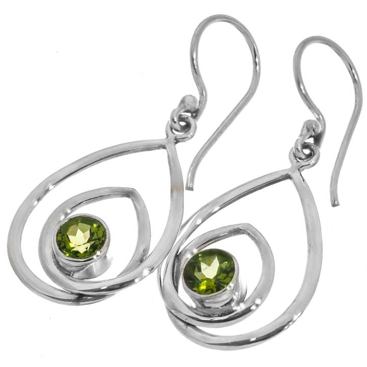 Pendientes de aro en forma de lágrima con bucles artísticos de peridoto en plata de ley 925, 1" para venta al por mayor de FifiRose
