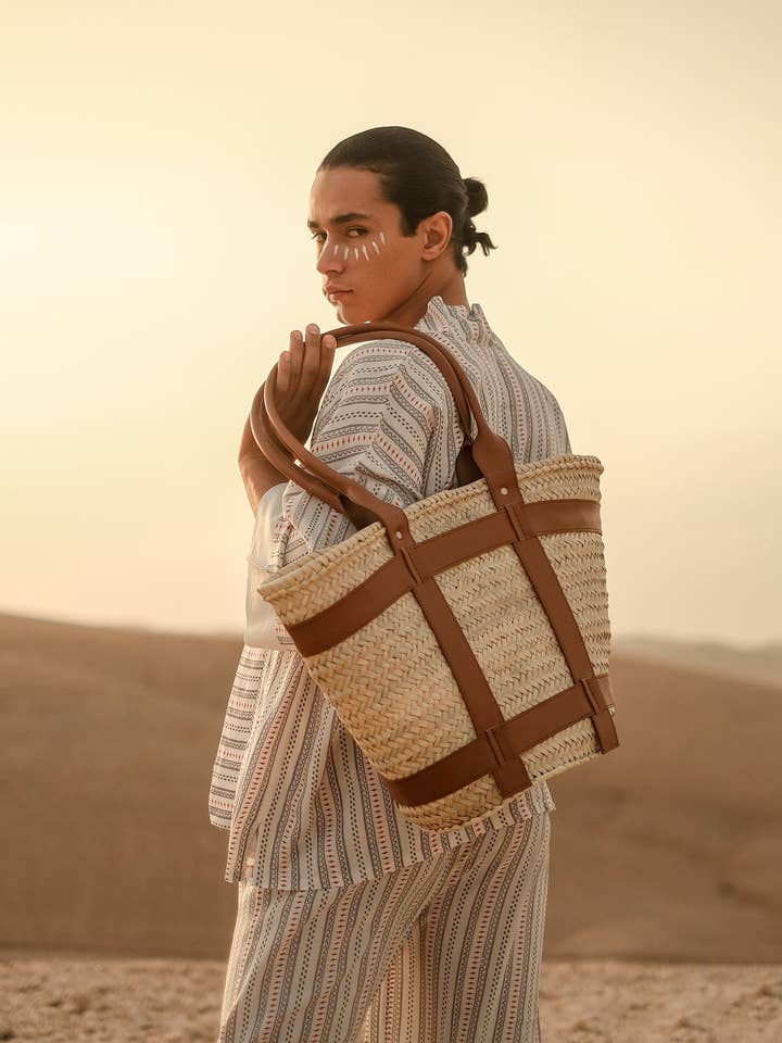 Handvävd väska tillverkad av naturligt halm med lyxiga läderfunktioner - perfekt för alla tillfällen för wholesale av isli and tisli