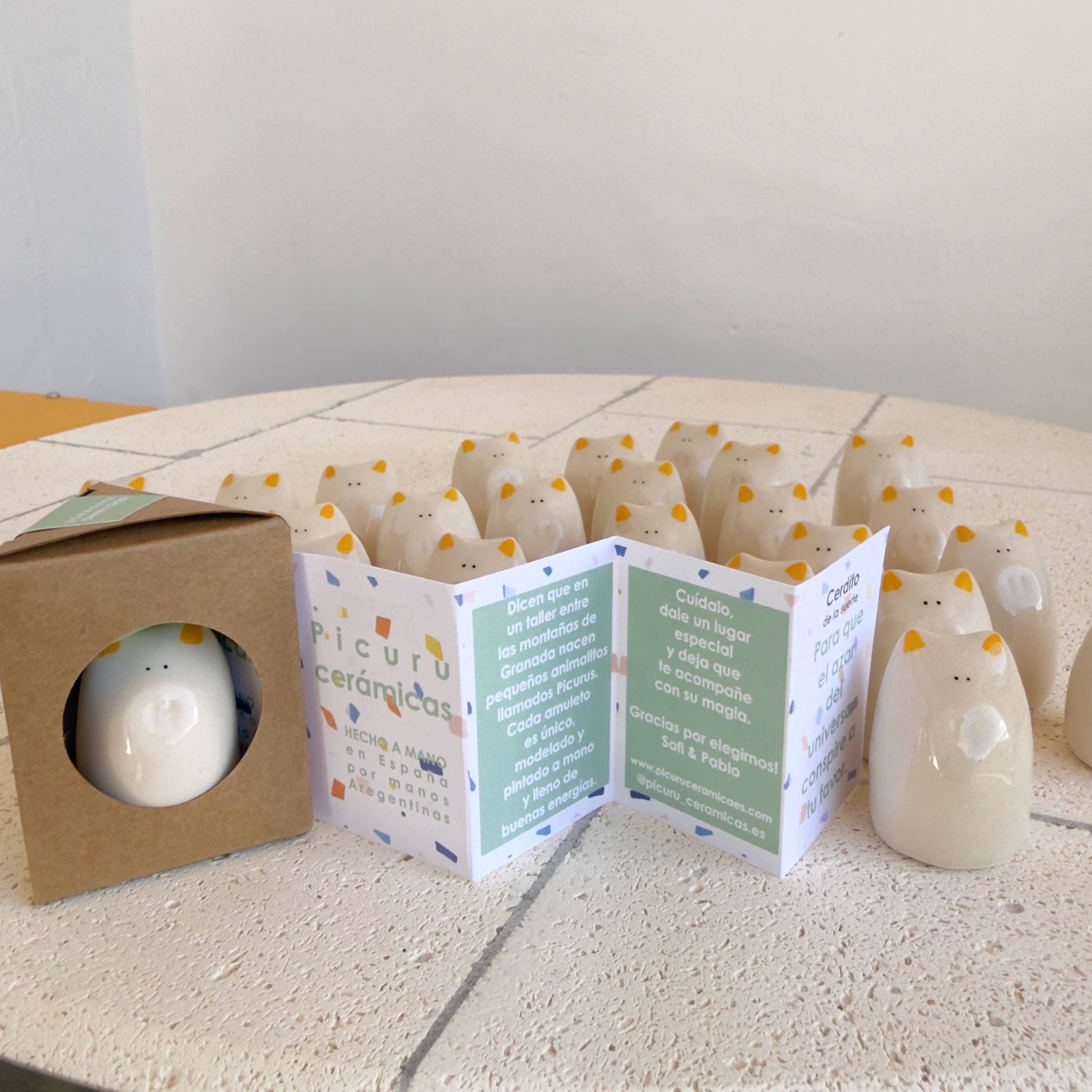 Picuru ceramicas - Wholesale Decorative Figurine - Lucky Pig Amulet (5 languages)3