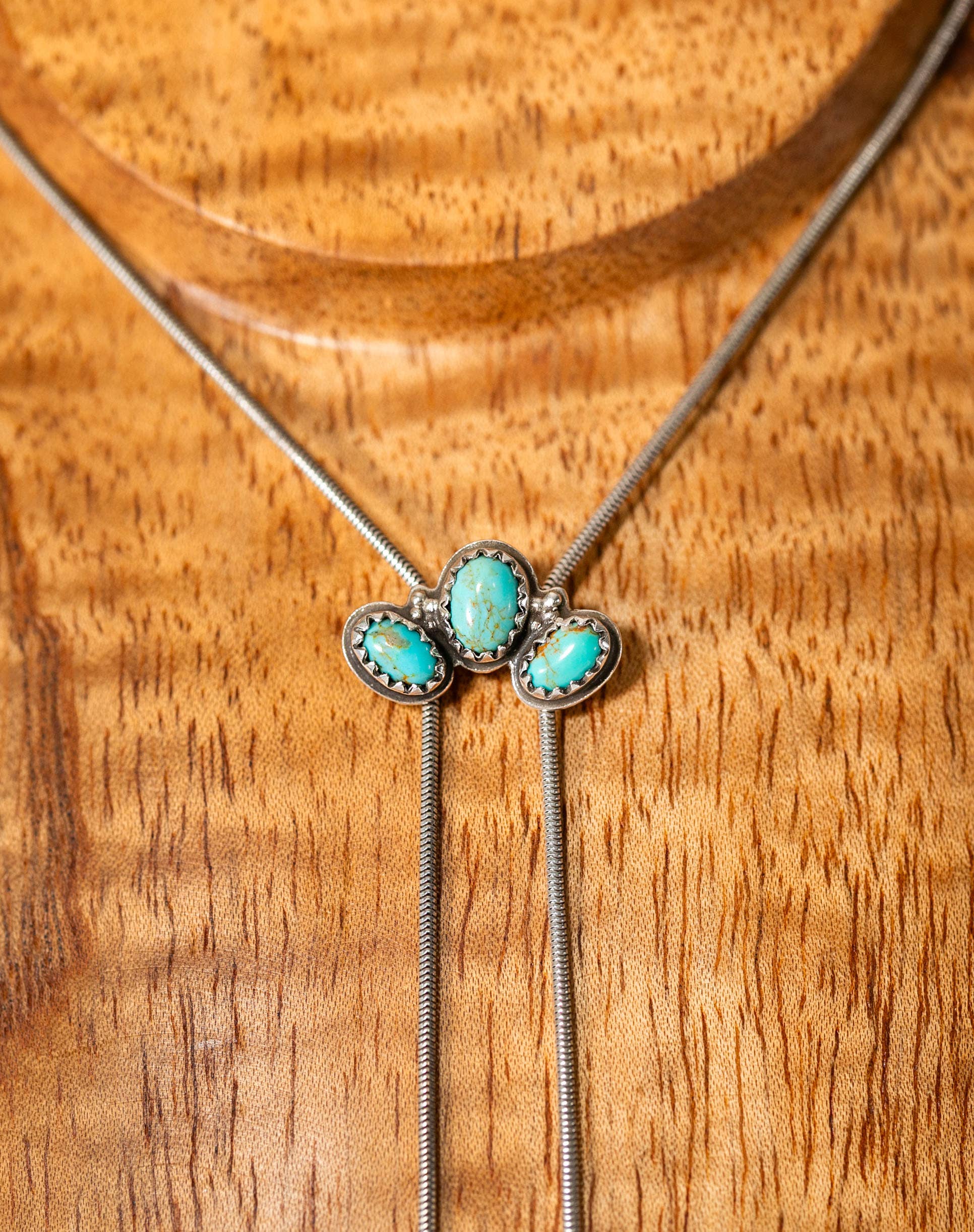 Moxie Maine – wholesale Pendant/charm necklace – 702: Turquoise Arch Cluster Snake Chain Bolo Necklace 9252