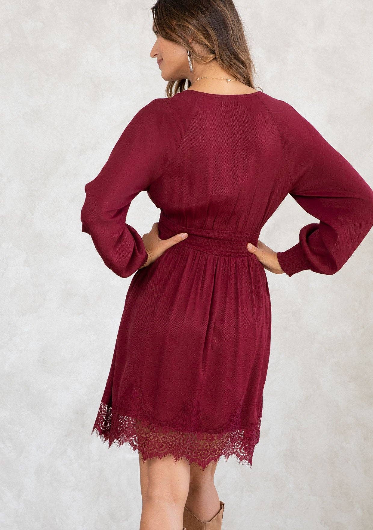 Lovestitch - Vente Robe – femme - Mini-robe à manches longues avec détails en dentelle pour les fêtes8