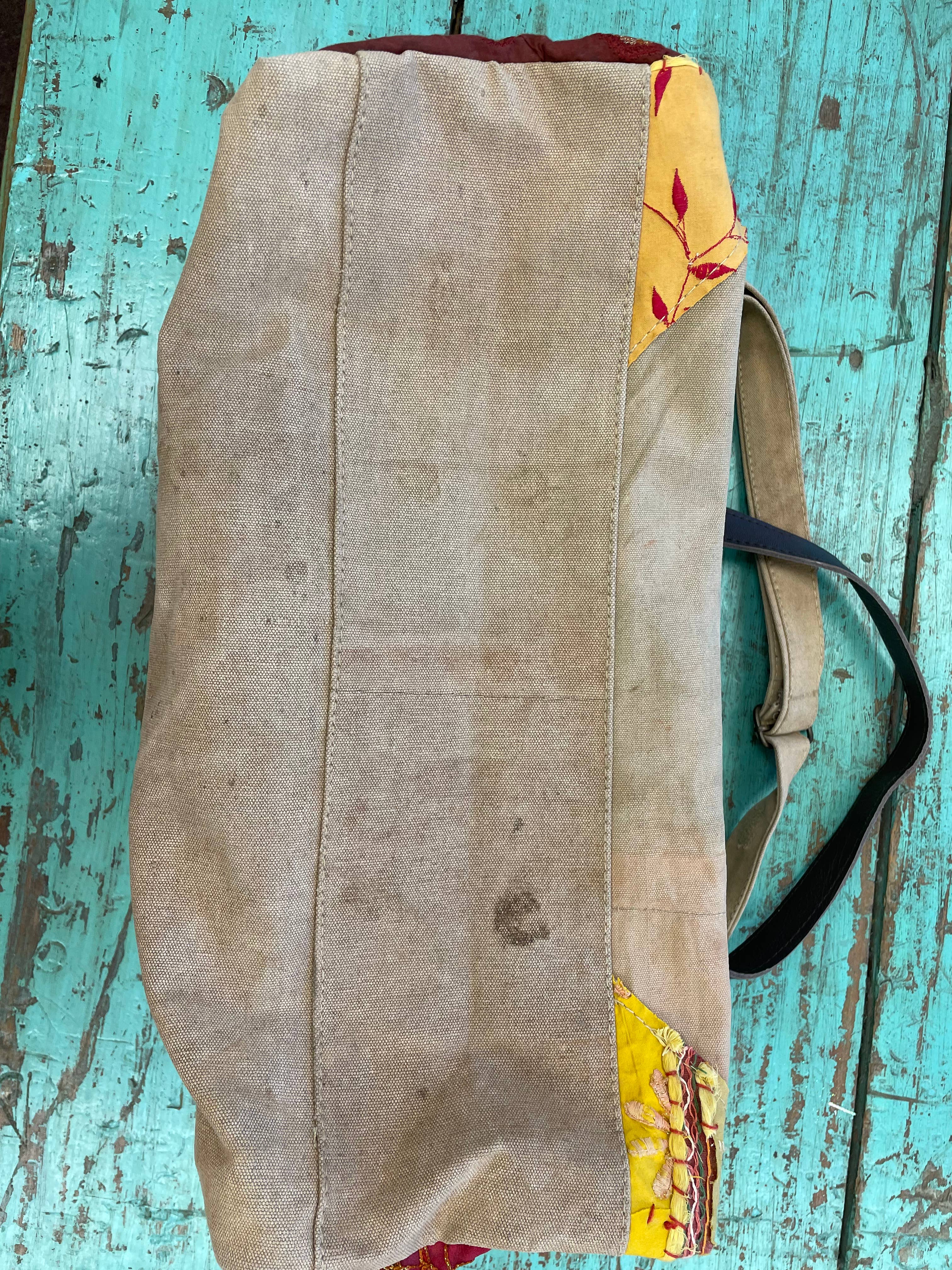 Vintage Addiction - Vente Sac de voyage – femme - Sac besace/sac de voyage en tente militaire recyclée avec textiles vintage6