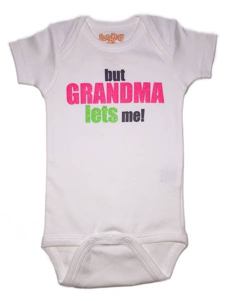 Mormor låter mig - flicka Onesie för wholesale av Sara Kety Baby & Kids