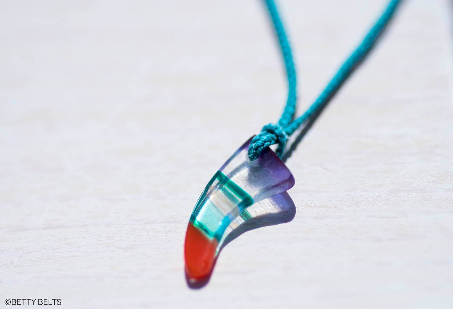 Betty Belts | Ocean Lovers® – Großhandel Kette mit Anhänger/Charm – Upcycled Surfite Anhänger Halskette1