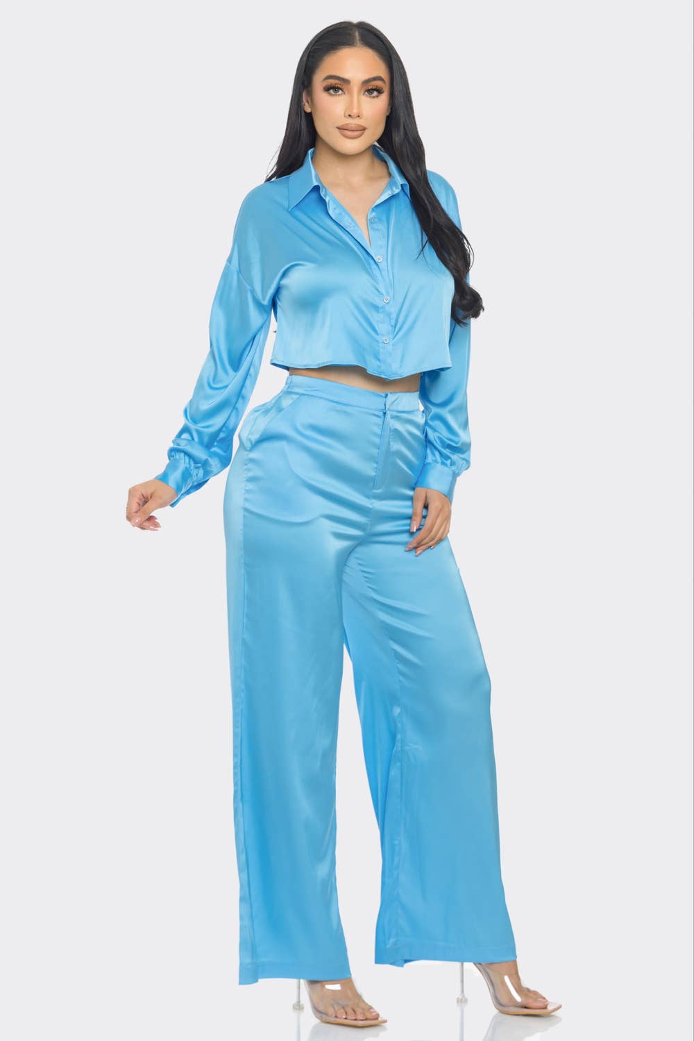 CAPSULLE – Großhandel Set aus Oberteil und Hose (NICHT Loungewear) – Damen – Set aus Satin mit Knopfleiste und ausgeschnittenem Rückendetail5