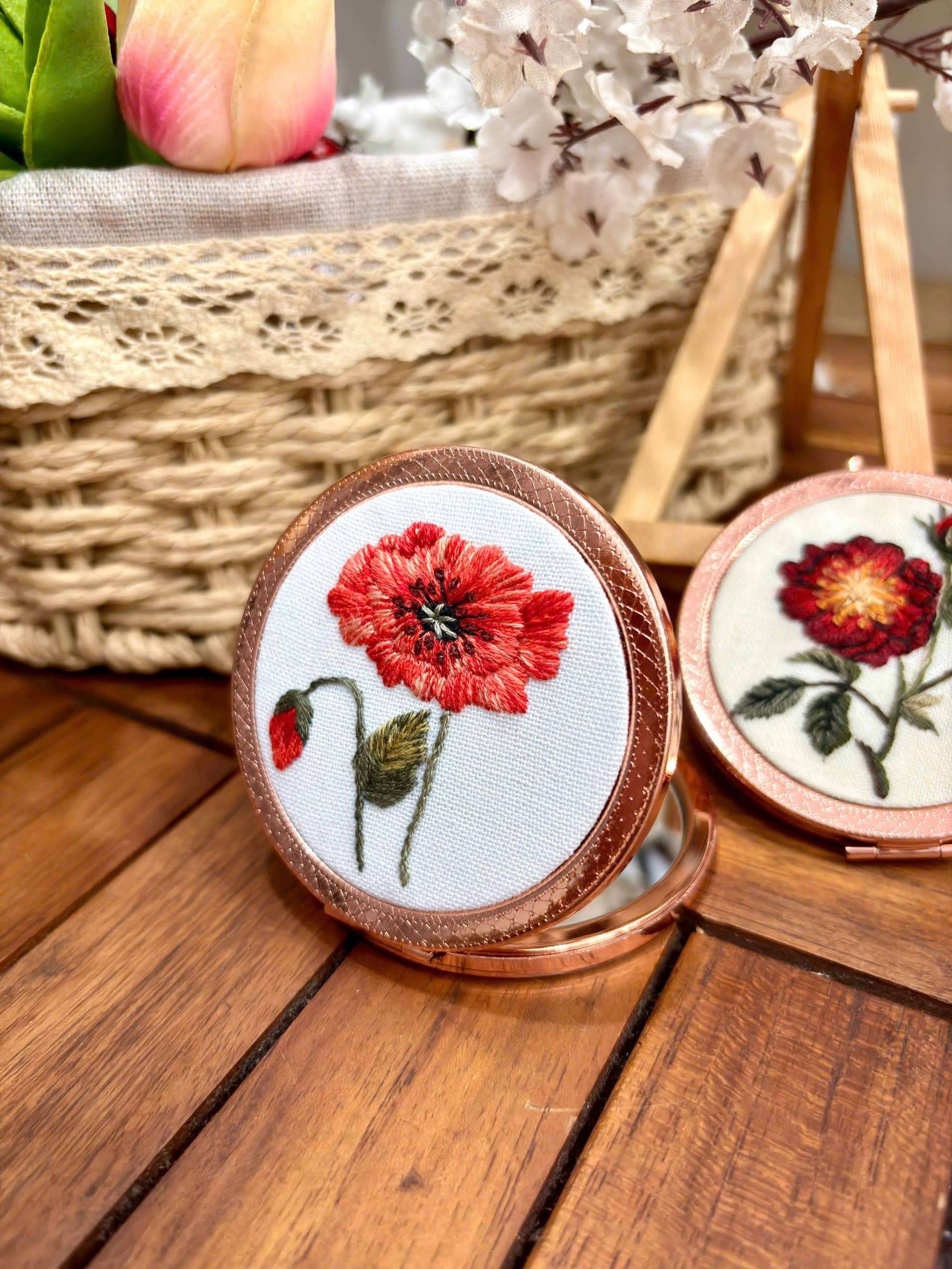 Maple Dream Store – Engroshandel Kompaktspejl – Premium Vintage Blomstret Håndbroderet Lommespejl19