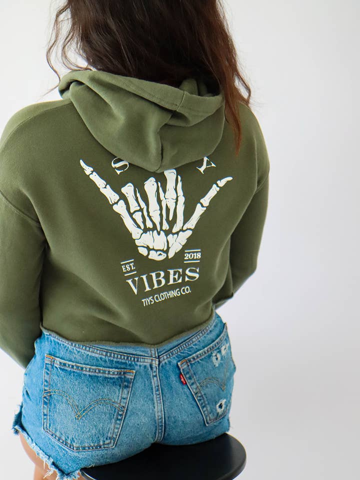 Sudadera con Capucha Recortada Salty Vibes para venta al por mayor de TIYS Clothing Co.