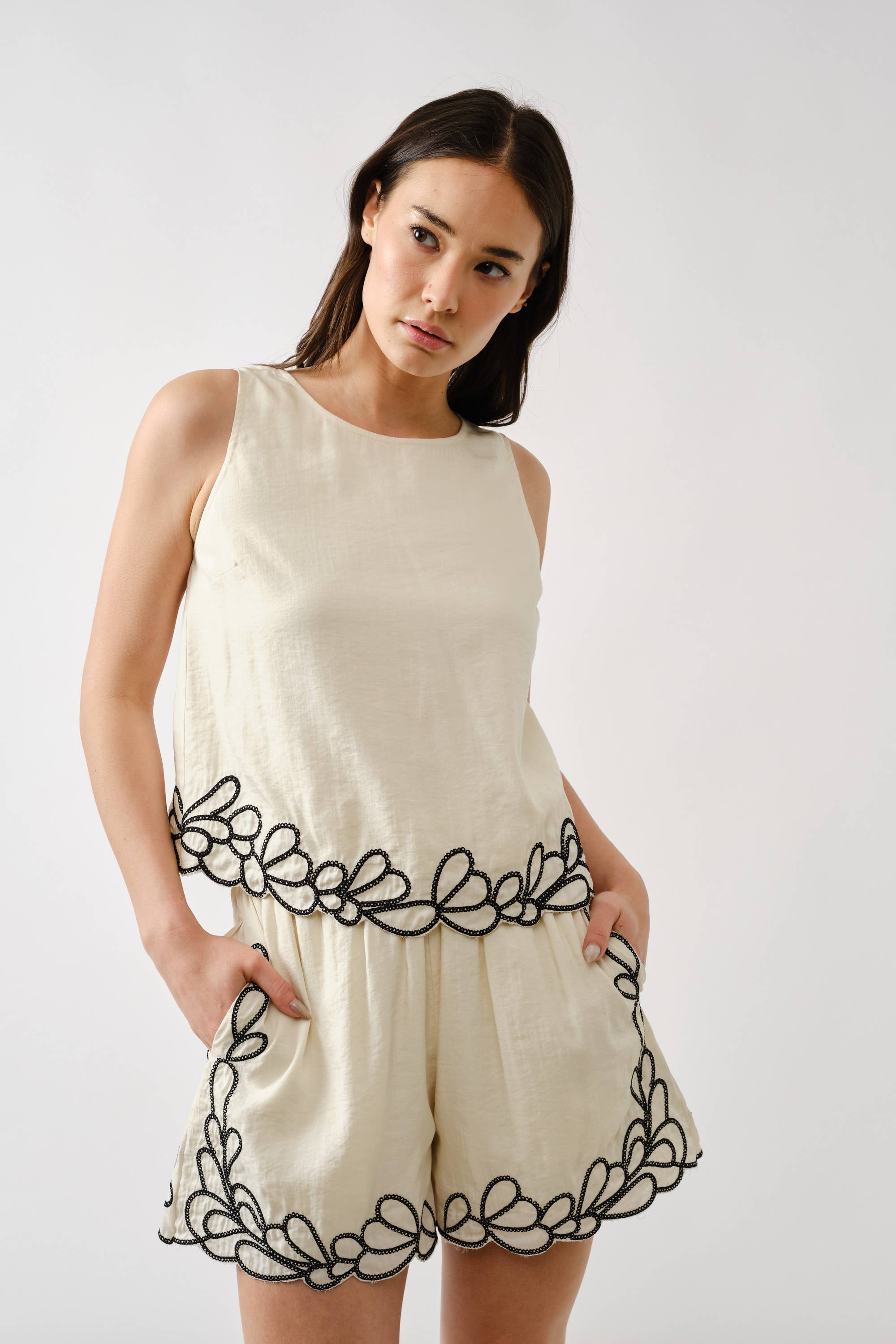 Aaron & Amber - Wholesale Shorts - Women's - MAP3230 EMBROIDERED HEM ELASTIC WAIST SHORTS10