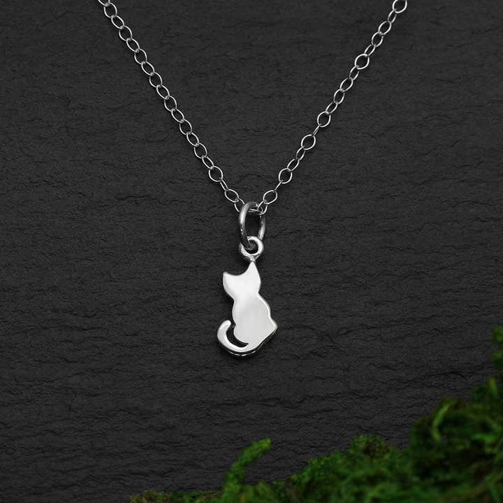 Collana con ciondolo a forma di piccolo gatto in argento sterling per la vendita all'ingrosso da parte di Nina Designs