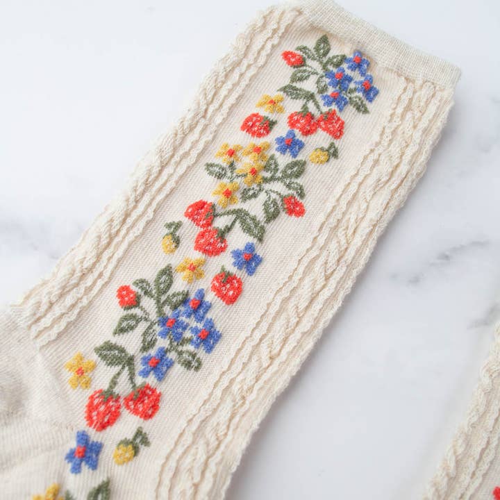 Tiepology - Wholesale Socks - Women's - Vintage Strawberry Socks