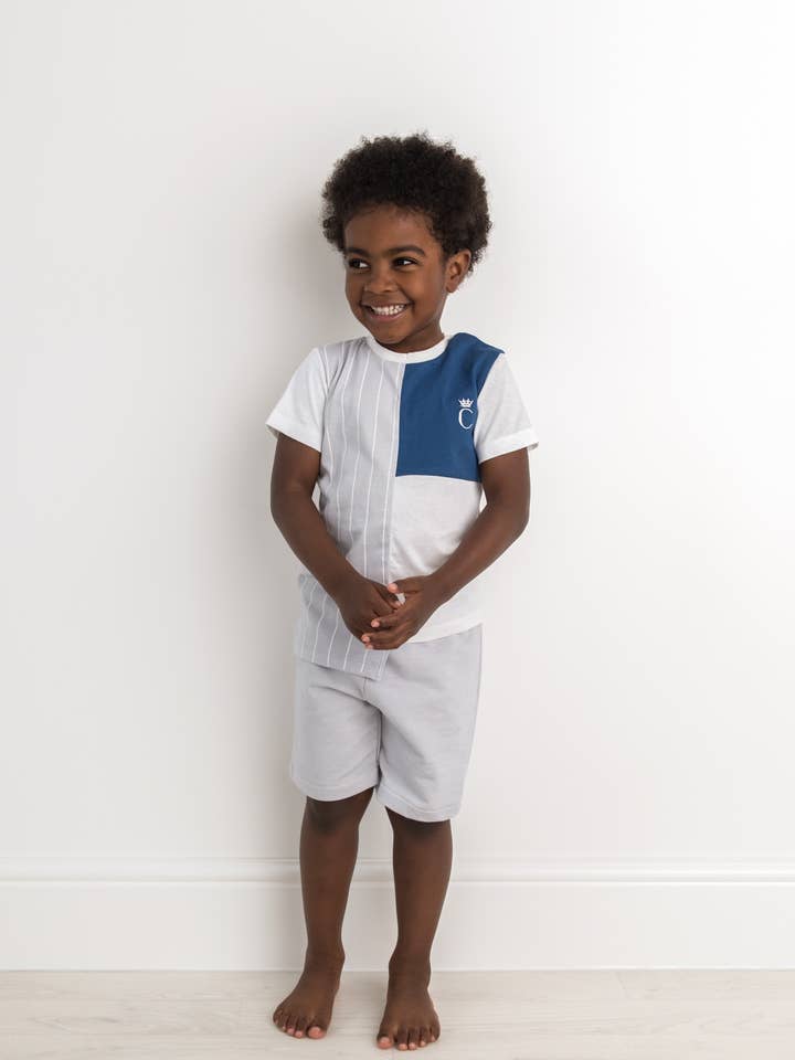 Ensemble de shorts combinés à fines rayures pour la vente par Caramelo Kids