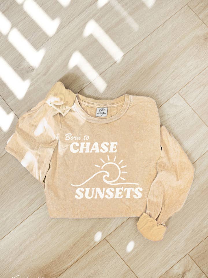 NACIDO PARA PERSEGUIR ATARDECERES Camiseta Gráfica de Manga Larga Lavada con Minerales para venta al por mayor de OAT COLLECTIVE