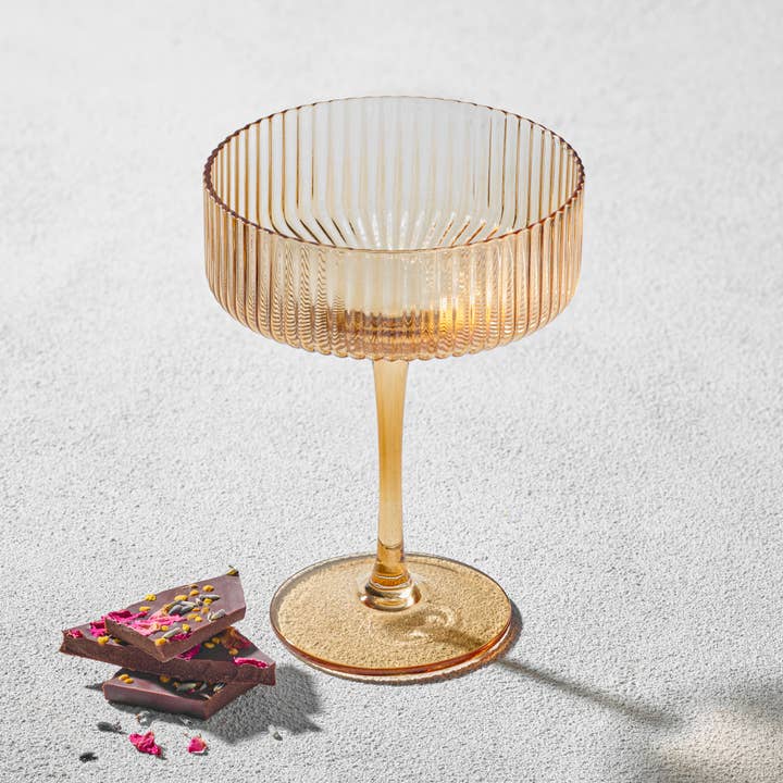 Vikko Malibu räfflat coupe-glas för champagne, bärnsten, 10 oz (295 ml) för wholesale av Kadra Kitchenware