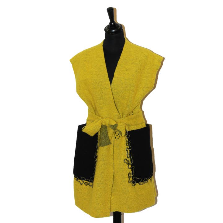 CAPPOTTO DONNA DUE COLORI RICAMATO FATTO A MANO ITALIA per la vendita all'ingrosso da parte di Ana Cris Couture