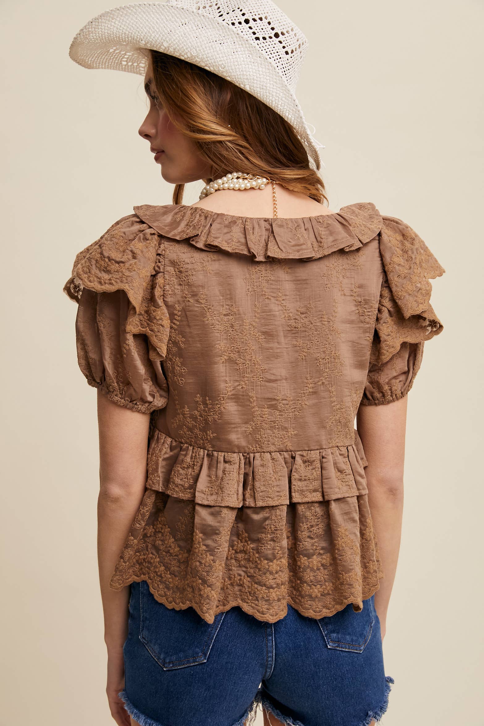 Listicle – Engroshandel Bluse - Dame – Broderet flæsepeplumbluse15