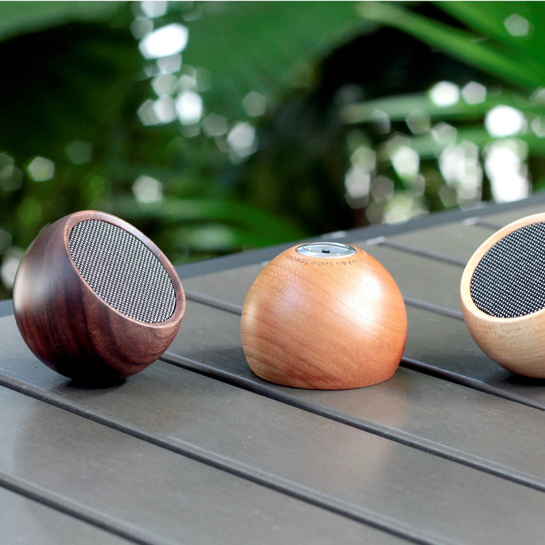 Gingko Design - Vente Haut-parleurs - Haut-parleur Bluetooth Tumbler Selfie en bois de noyer naturel12