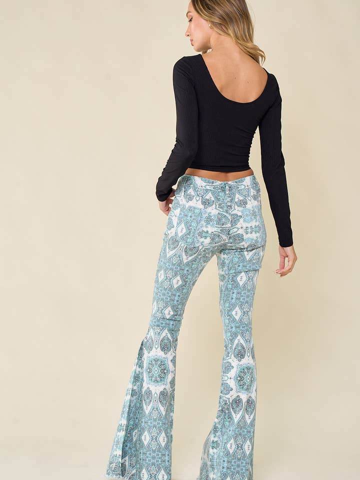 Saints & Hearts - Vendita all'ingrosso Jeans - Donna - JEANS IN DENIM FIT & FLARE CON STAMPA PAISLEY WESTERN SIP6206A7