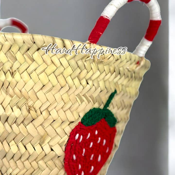 HandHappiness - Wholesale Basket - Handmade Mini Reed Basket with Strawberry Design2