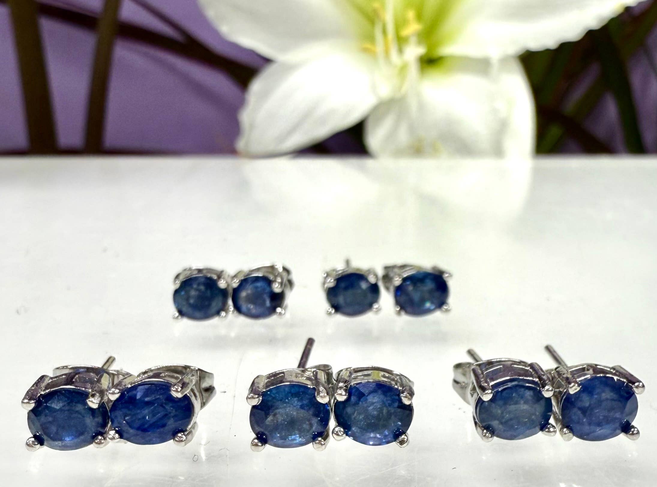 KayleeNYC – wholesale Solitärörhängen – Naturliga safirörhängen i sterlingsilver (925) 5x7 mm3