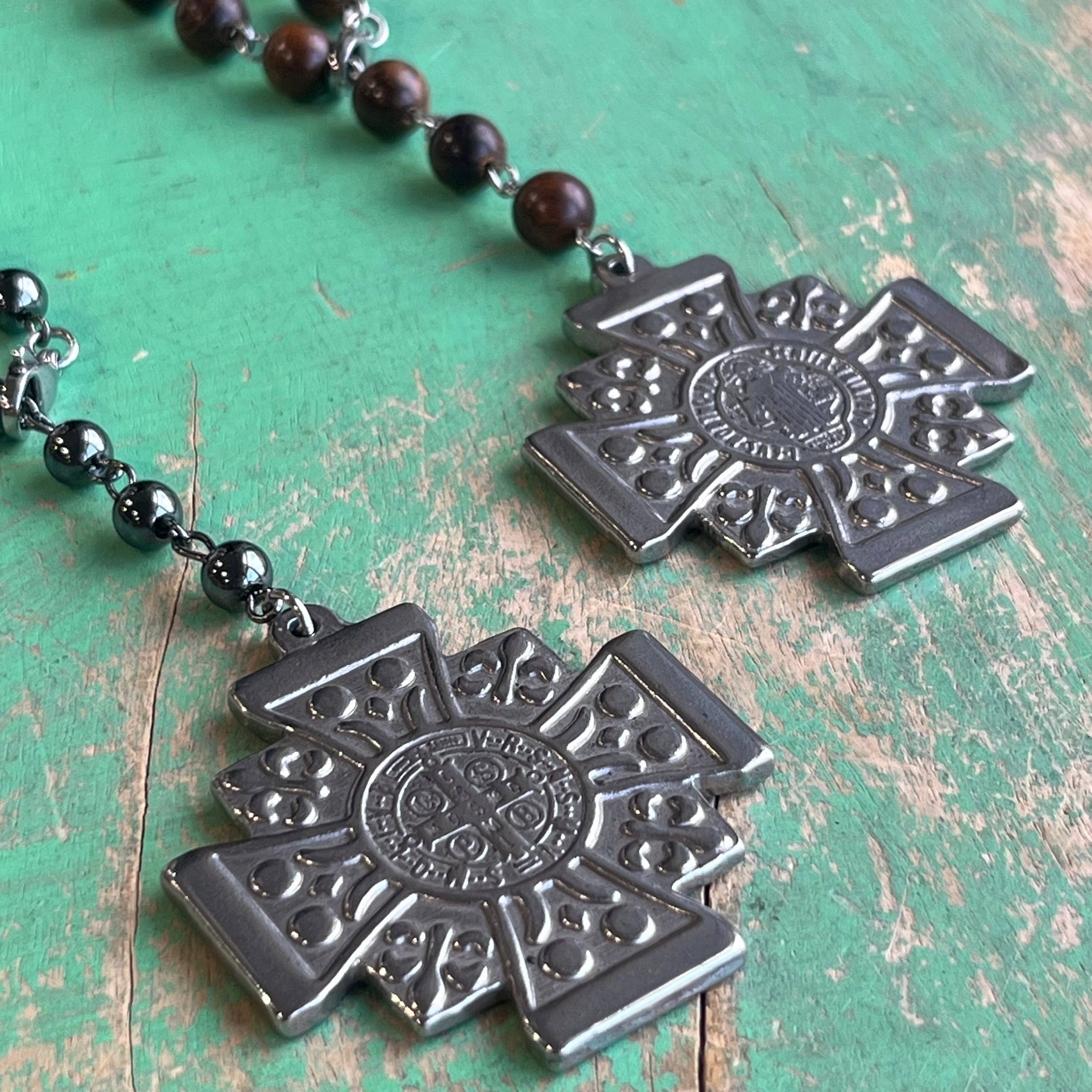 Love and Honor Jesus LLC – Großhandel Rückspiegeldeko – Unisex – St. Benediktus-Platz-Kreuz-Autosegen4