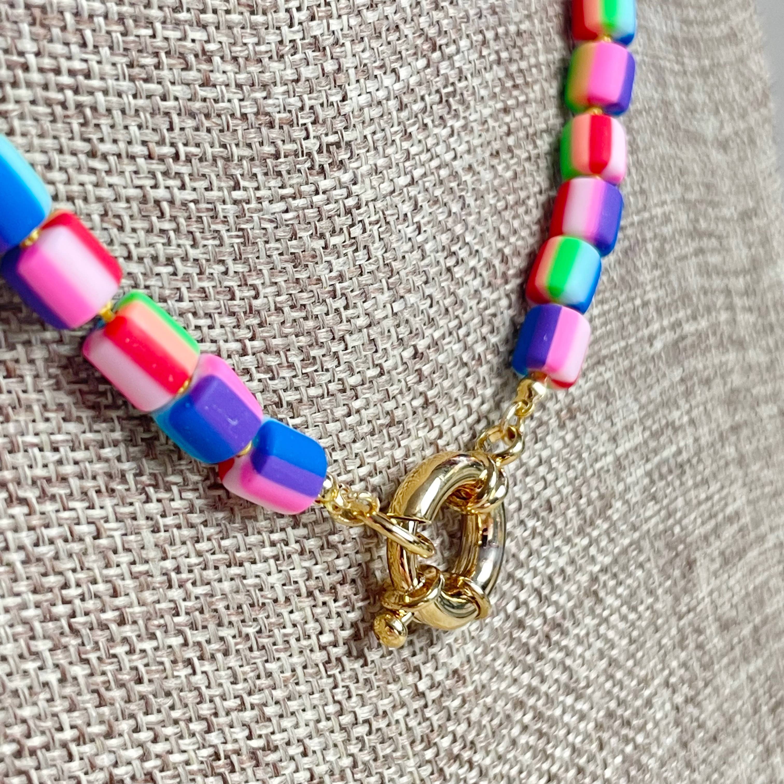 Ewelina Pas Jewelry - Vendita all'ingrosso Collane di perline/perle - Collana annodata a mano con perline in argilla polimerica Mira/Colorblock3