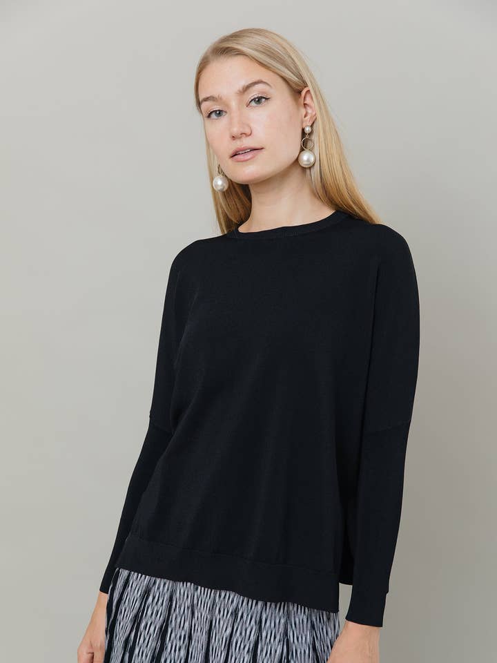 Montia Top in Black for wholesale by Apparalel