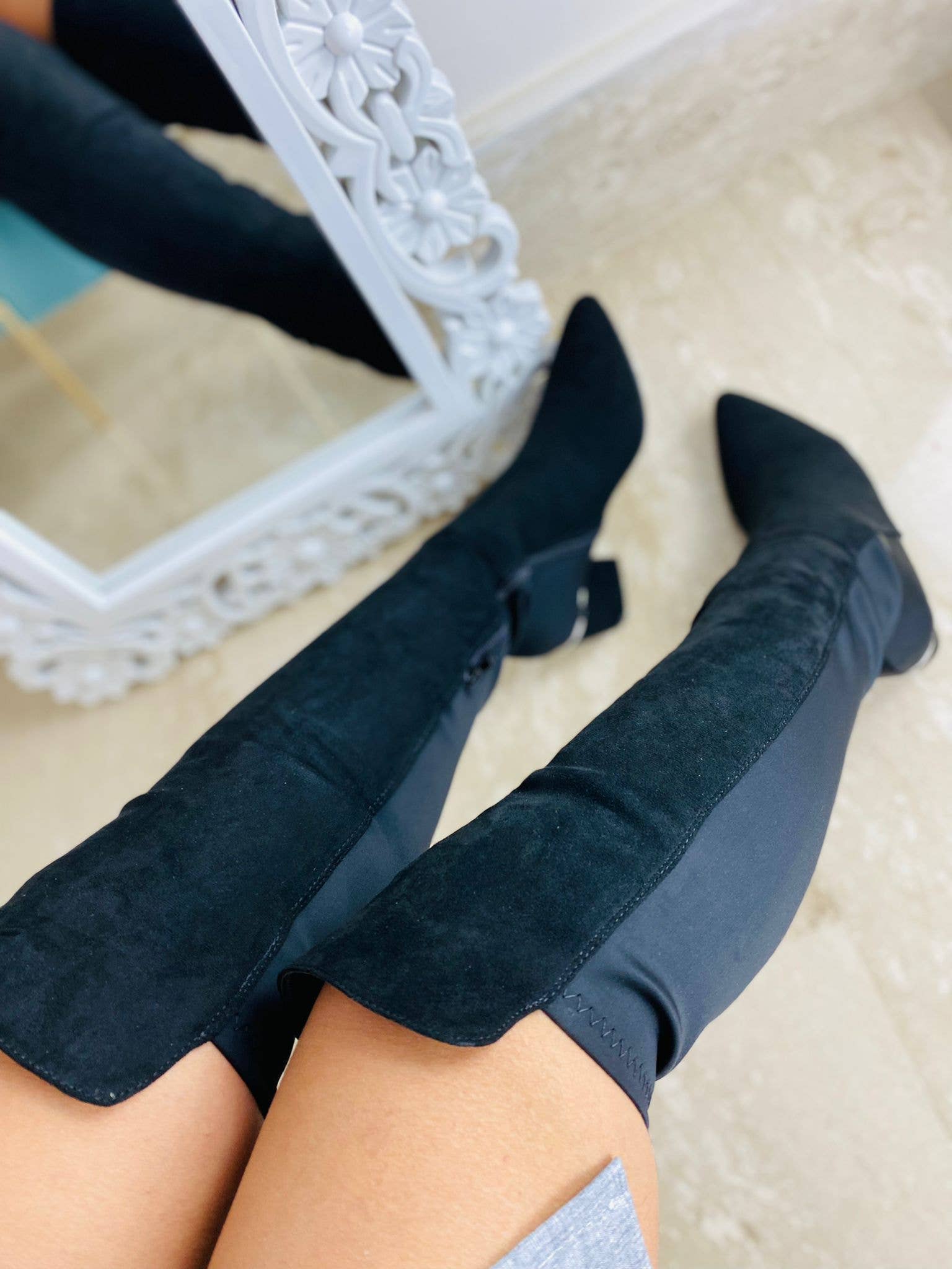 Vera Shop – Engroshandel Støvler - Dame – Elastisk støvle med ruskindseffekt og asymmetrisk elastik0