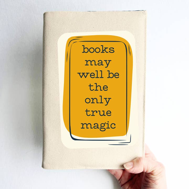 Couverture de livre en tissu réutilisable et ajustable - les livres sont peut-être la seule véritable magie pour la vente par Pretty Clever Words