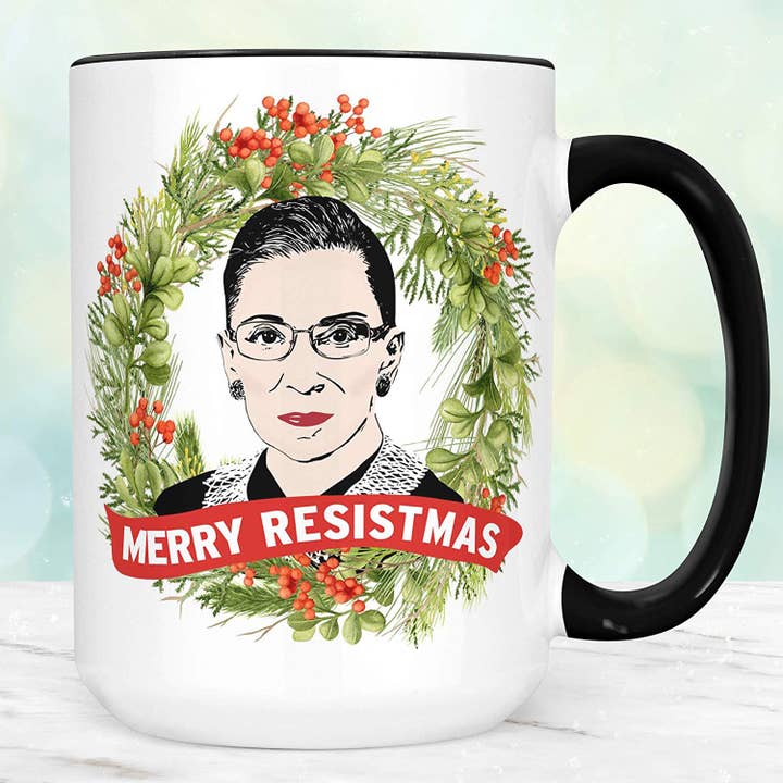 RBG Merry Resistmas Mug à café Ruth Bader Ginsburg pour la vente par Foxy Mug