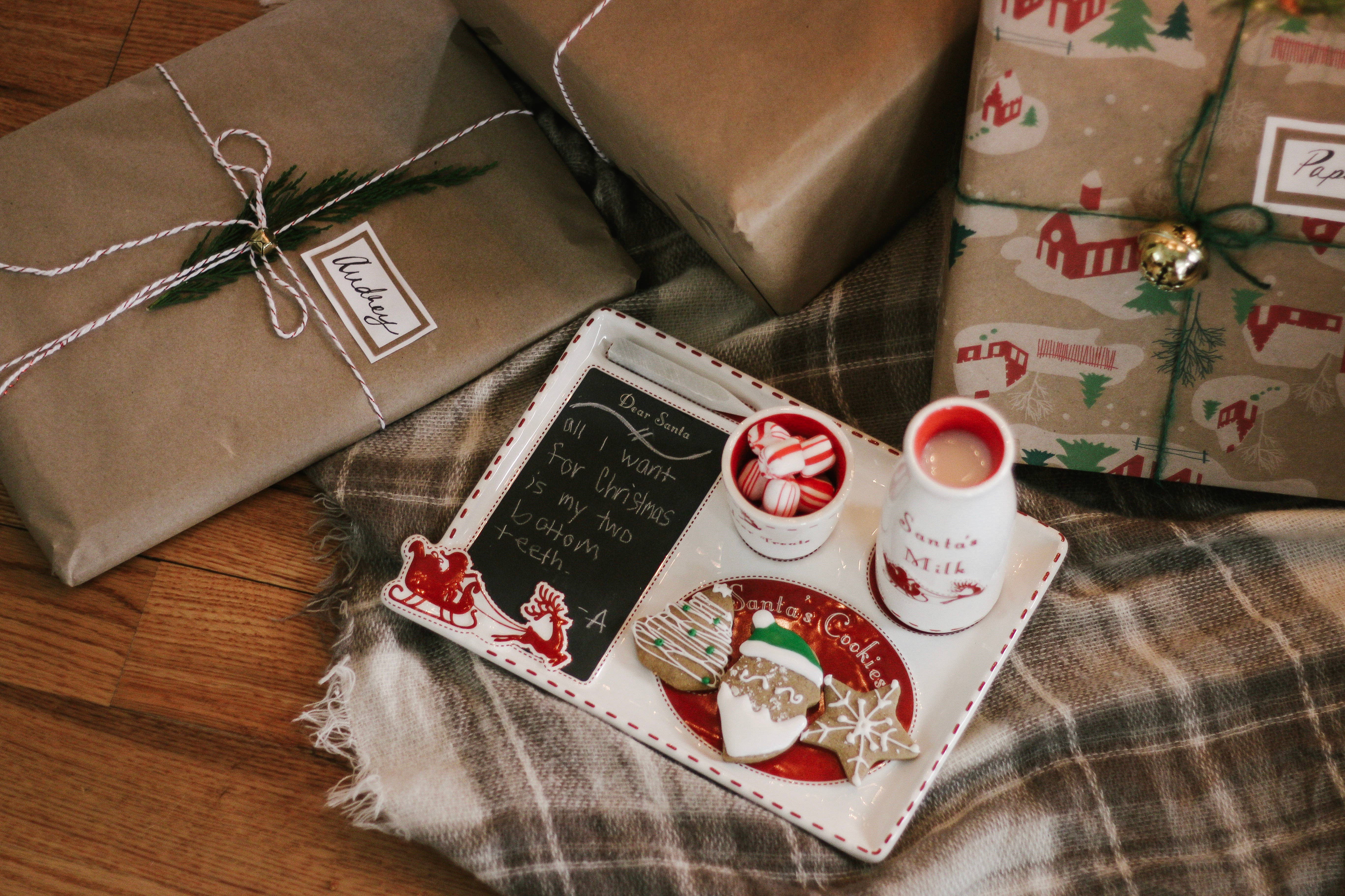 Child To Cherish® - Wholesale Christmas Decoration - Santa's Cookie Platter with Cutters7