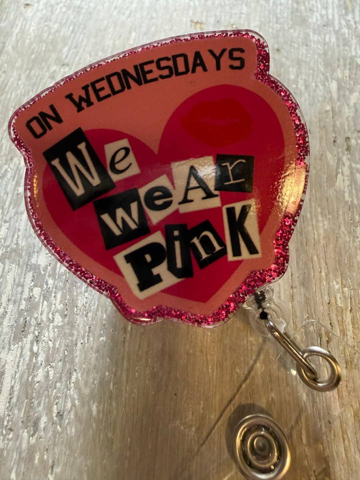 Badge ReeL Om onsdagen bærer vi pink for engroshandel hos The Wild Poppy