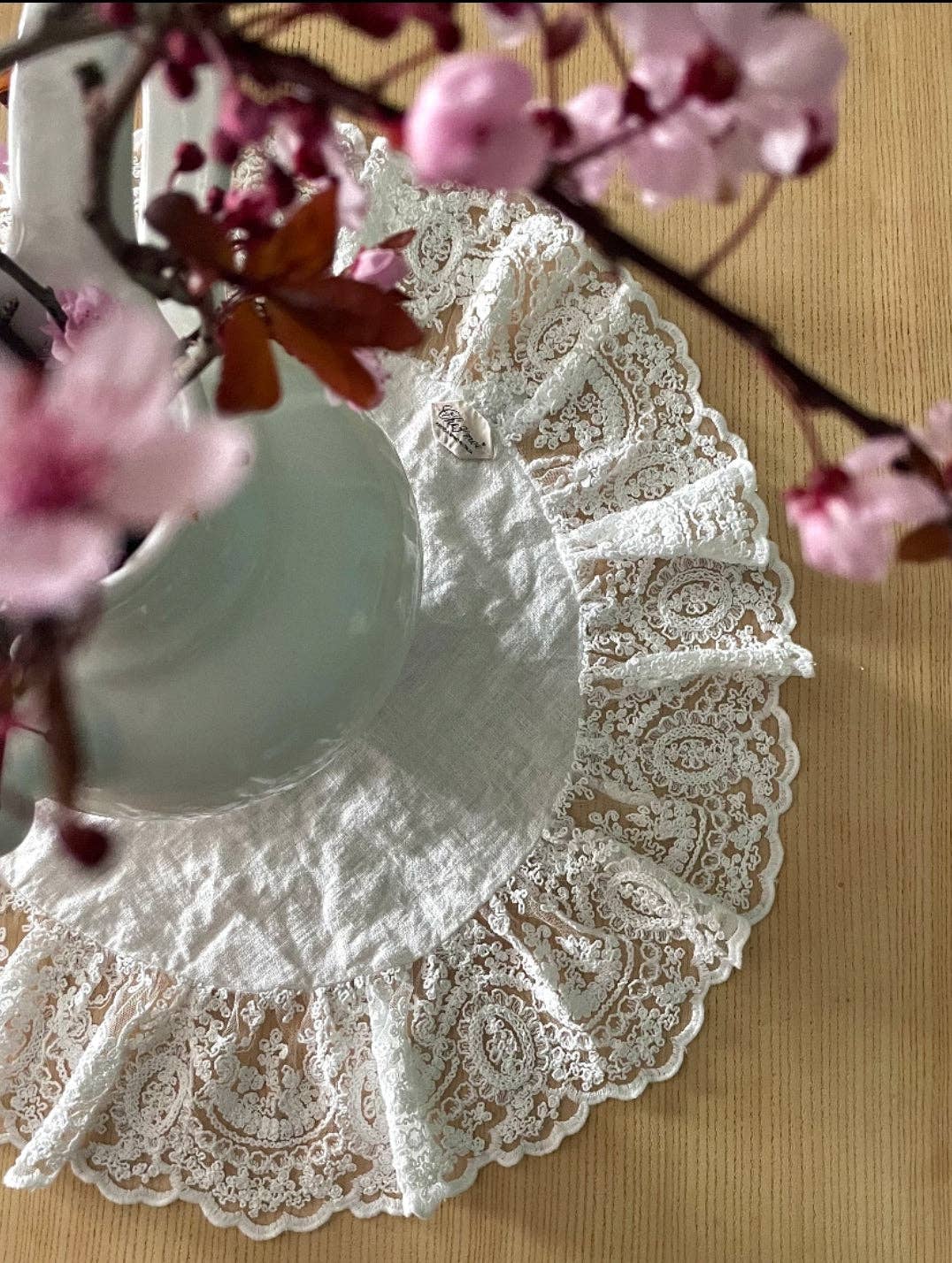 Chez Moi – wholesale Placemat – Set of 2 Corinthian Frame Placemats3