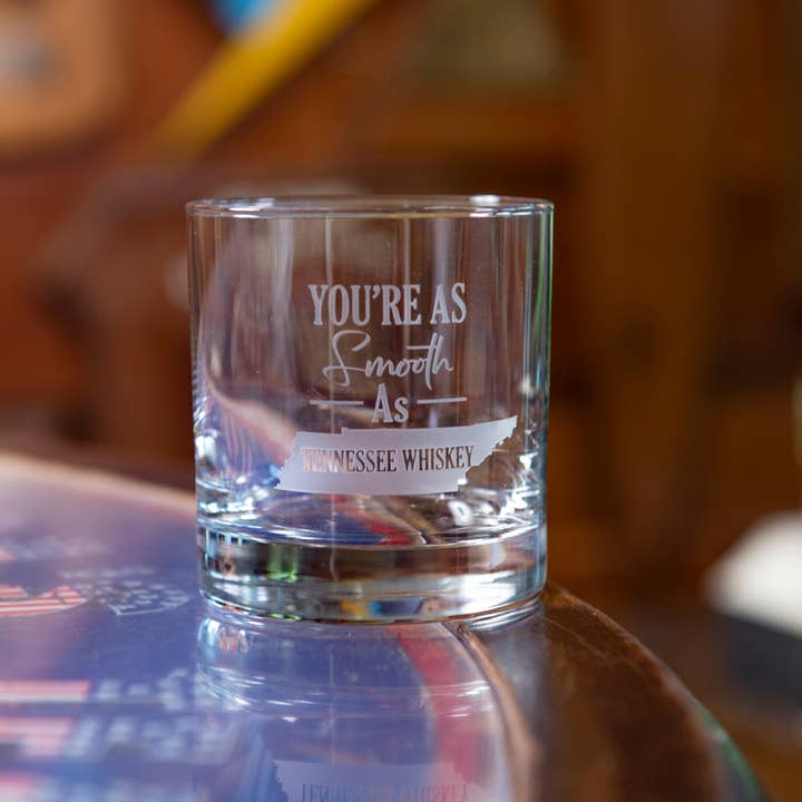 A to Z Imaging and Design - Venta al por mayor Copas de cóctel/licor - Eres tan suave como un vaso de whisky de Tennessee.2