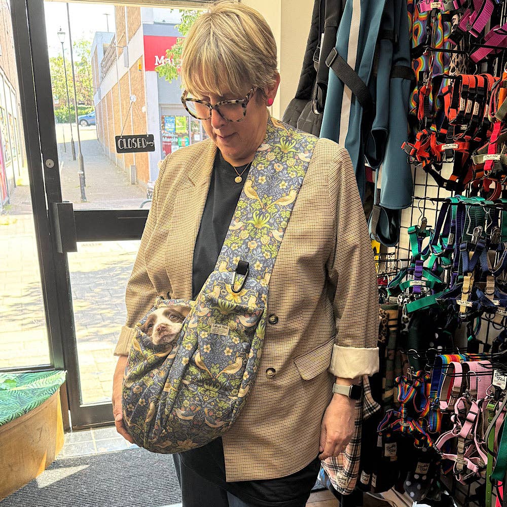 Barkley and Fetch – wholesale Pet carrier – Dog – Strawberry Thief Small Dog / Puppy Carrier3