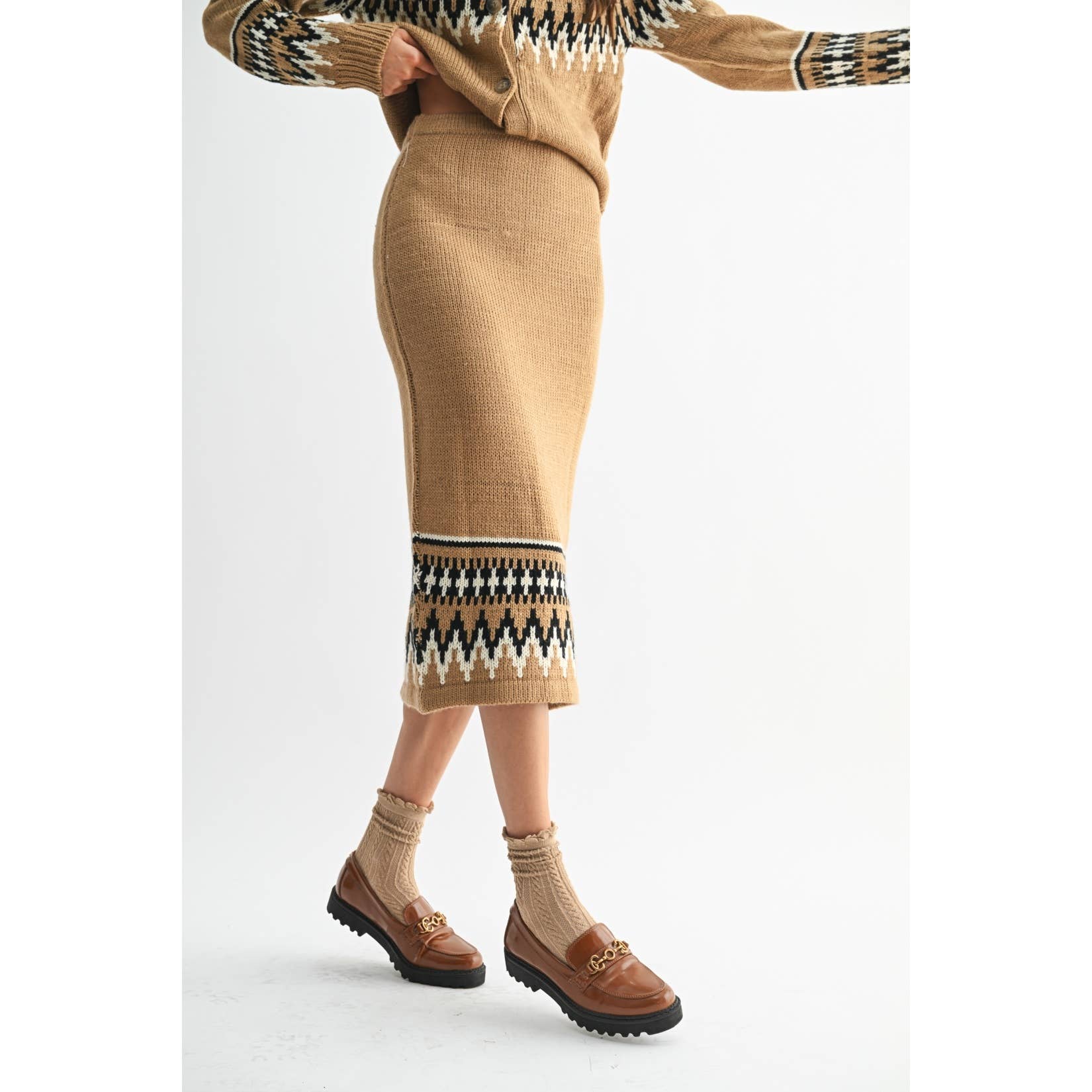 MOKKA MULTI ISLE GESTRICKTES STRICKJACKE UND ROCK-SET für den Großhandel auf Faire5