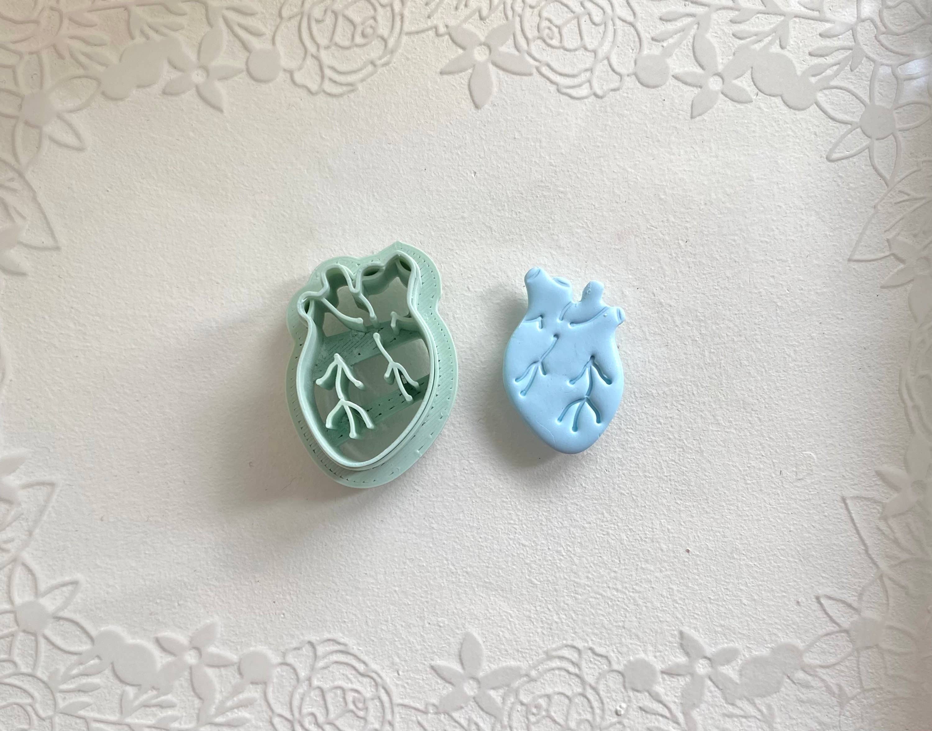 EllaRaeMouldsVinyls - Wholesale Knutselgereedschap - Anatomische kleisnijder met hart/polymeer1