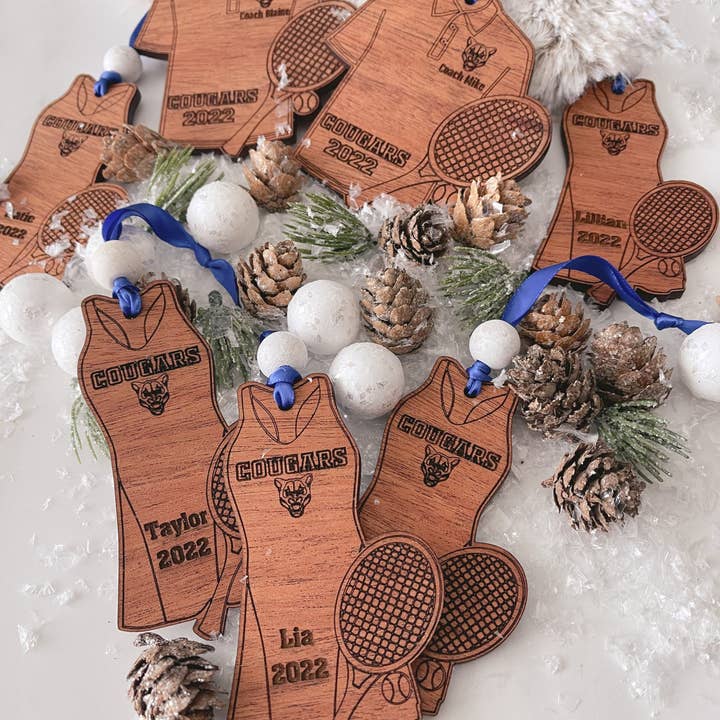 Personligt tennispynt - mandlige og kvindelige muligheder for engroshandel hos Woobie Beans Jewelry, Gifts & Apparel