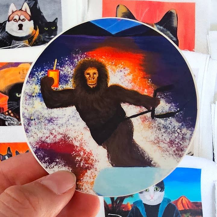 Autocollant en vinyle Surfer Yeti pour la vente par MeerCatArt