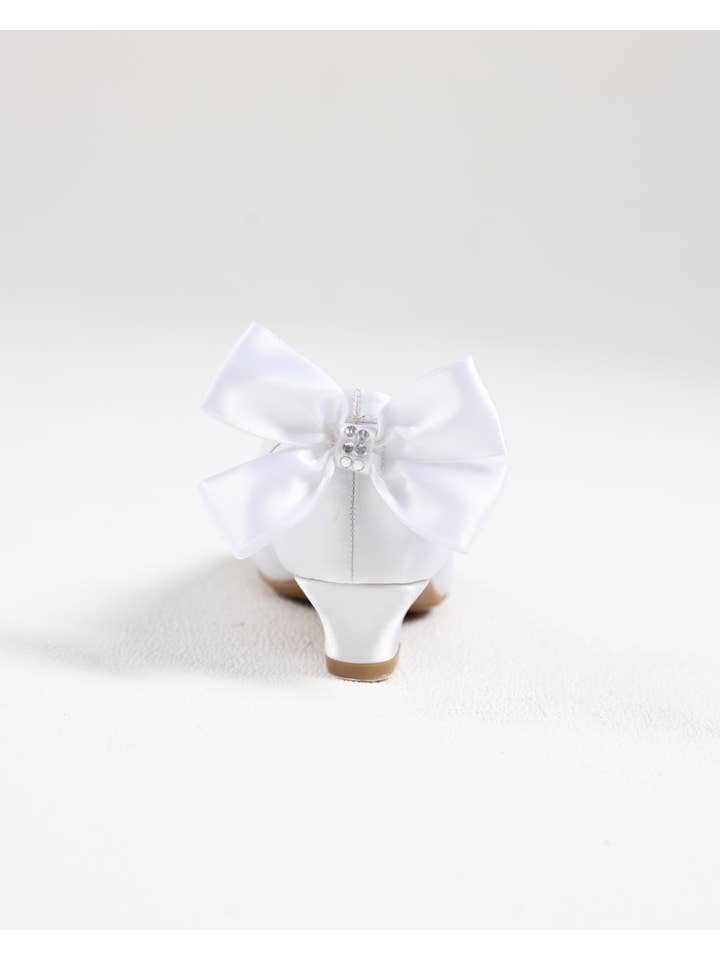 Blanco Zapatillas de satén con lazo para niña (SW 6139) de venta al por mayor en Faire