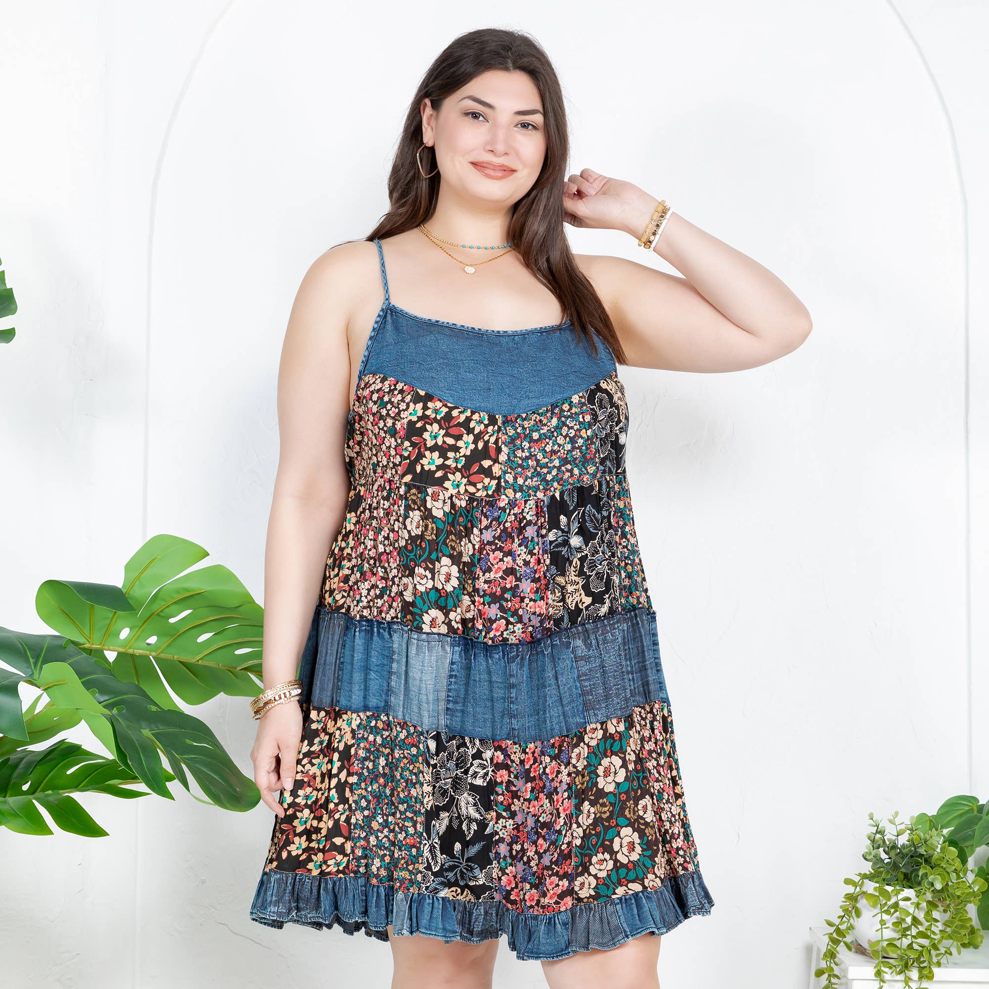 Floral Robe Babydoll Coquette à Bretelles avec Empiècement en Denim en vente sur Faire8