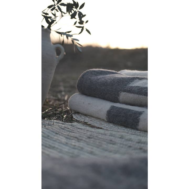 TŪNIQ - Wholesale Area Rug - The Dawn Rug5