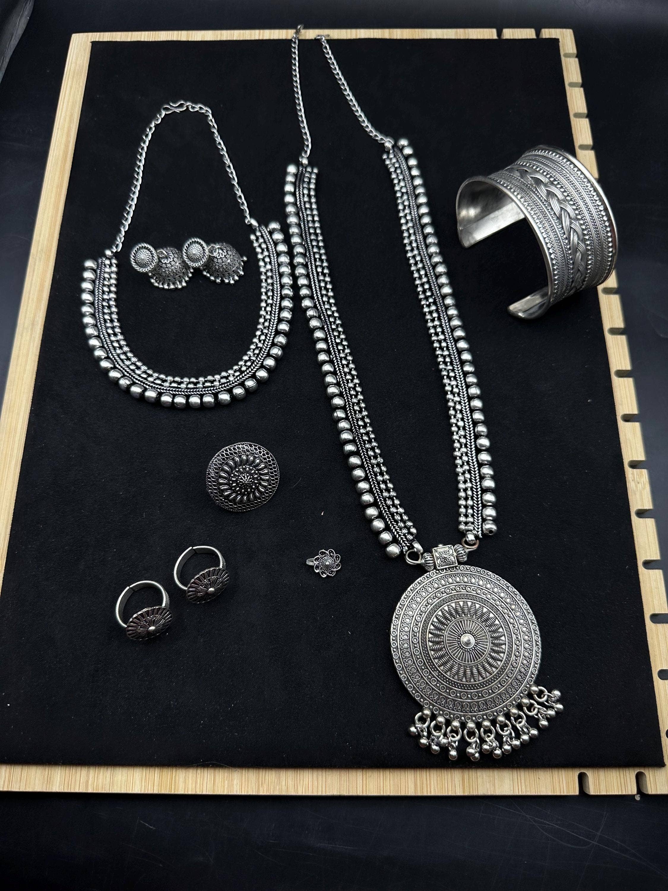 Vastrabhushan – Großhandel Schmucksets – Handgefertigtes oxidiertes silbernes bohemisches Stammes-Schmuckset4