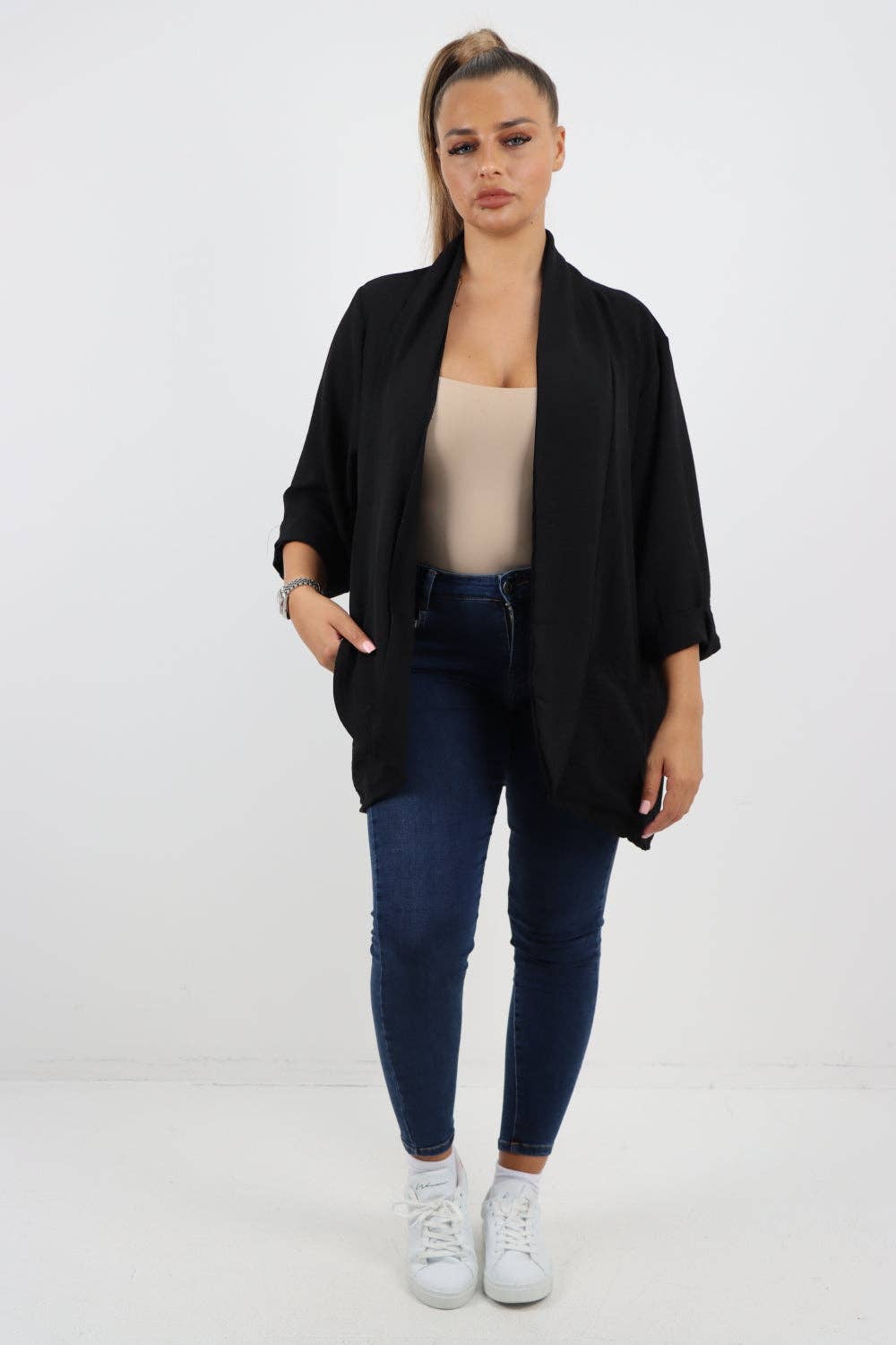 Miss Bold - Venta al por mayor Chaqueta - Mujer - Chaqueta ligera italiana con manga 3/4 y frente abierto12