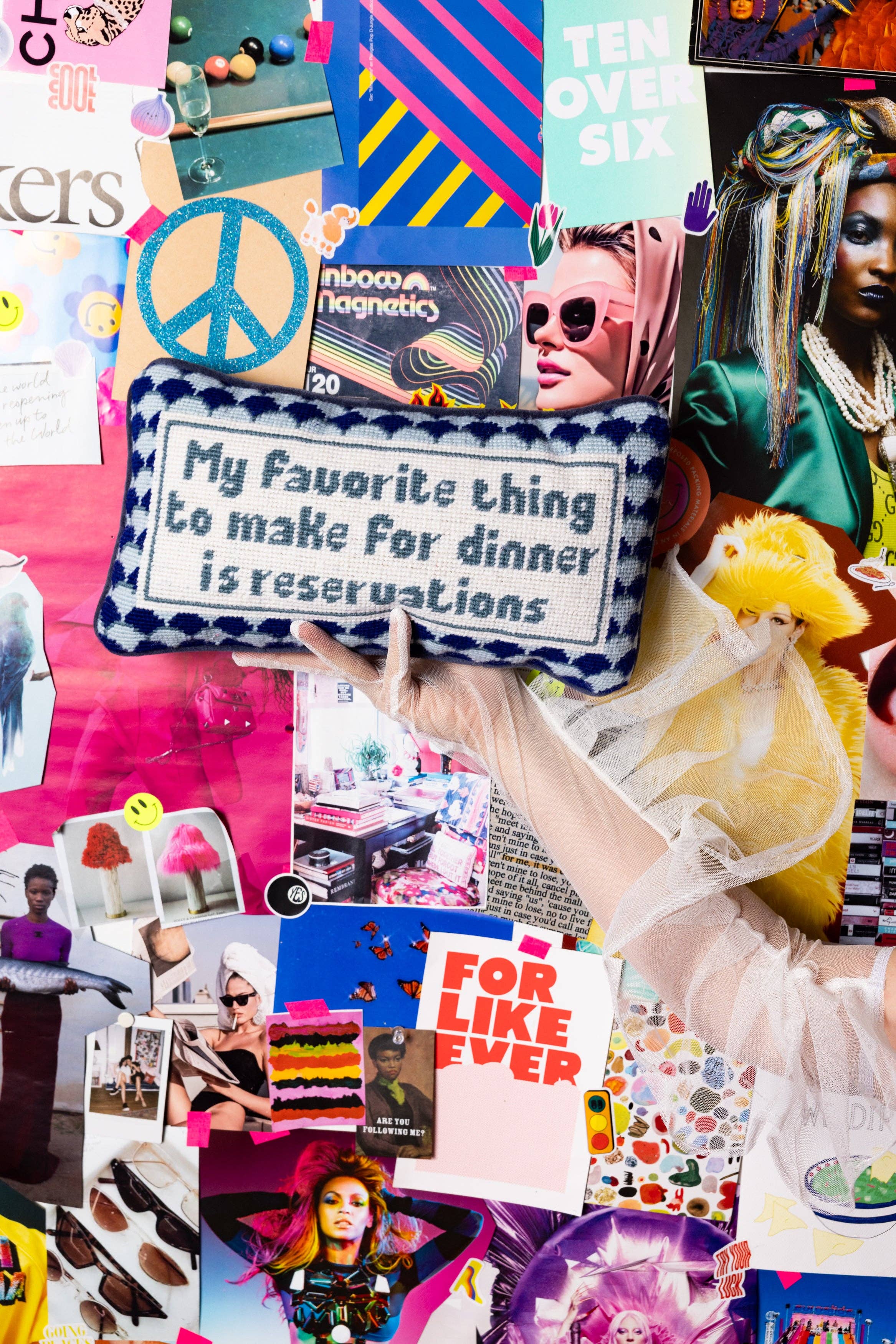 Furbish Studio - Venta al por mayor Cojín decorativo - Cojín de punto de cruz Reservations2