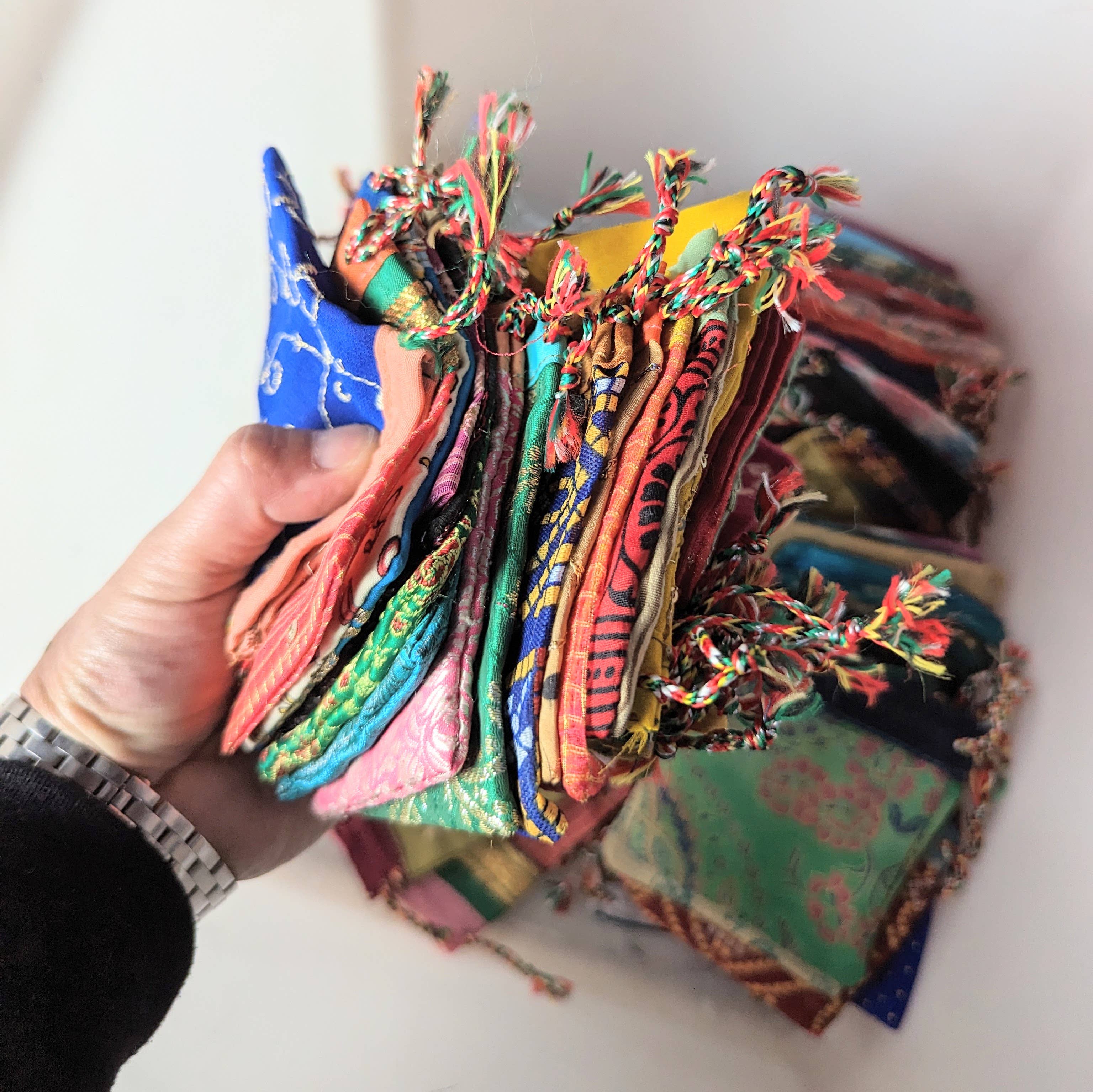 Tenzing Collections – wholesale Presentpåse – Tenzing Collections - 100-pack återvunna siden- och jutesäckar med dragsko eller dragkedja för gåvor18