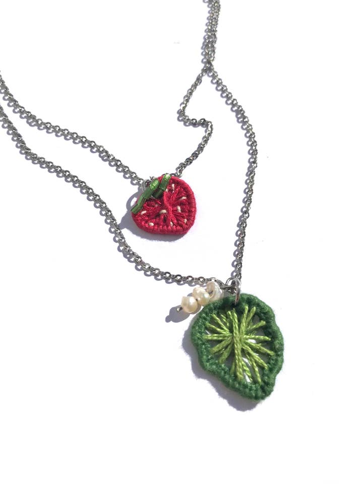 strawberry, necklace, double thread, fabric, pearl, fruit for wholesale by flavia ferreira feelings