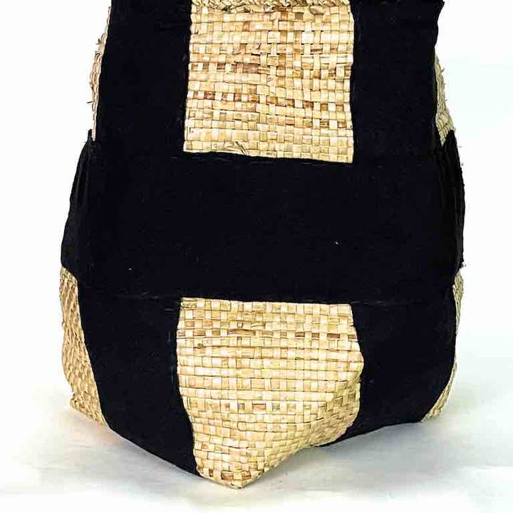 Großer tiefer, flexibler Sumpfgras-Korb, Stoffakzent - Benin für den Großhandel von The Niger Bend