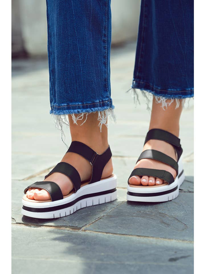 1 the Woman - Vente Sandales – femme - Sandales à plateforme en cuir PU avec boucle évidée3